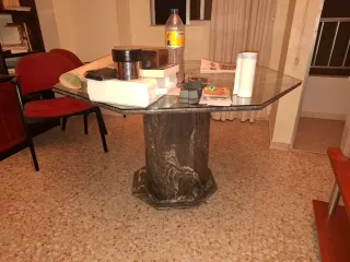 Mesa de comedor de mármol y cristal
