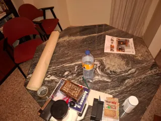 Mesa de comedor de mármol y cristal