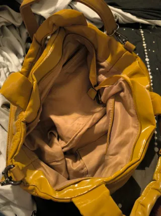 Bolso Charol Acolchado Mostaza