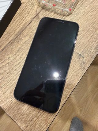 iPhone 12 Pro Max con custodie