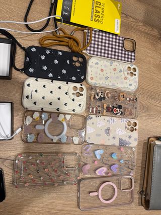 iPhone 12 Pro Max con custodie