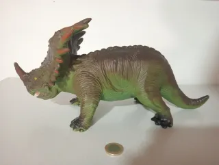 Dinosaurio Juguete Triceratops Verde