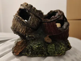 Figura de acuario barriles rotos