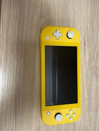Nintendo Switch Lite Gialla + Animal Crossing