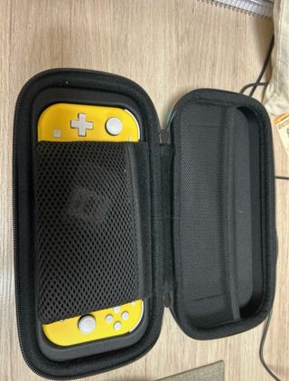 Nintendo Switch Lite Gialla + Animal Crossing