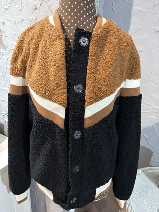 Chaqueta borrego negra y marrón