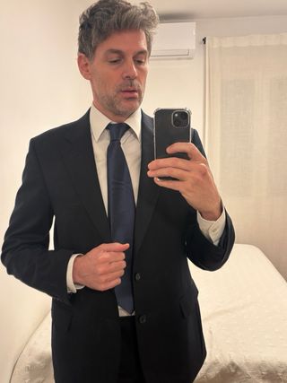 Traje azul marino hombre + corbata