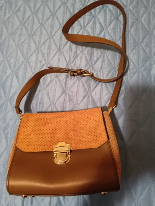 Bolso de mano beige y marrón