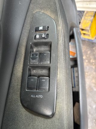 MANDO ELEVALUNAS DELANTERO IZQUIERDO TOYOTA AURIS (E18)