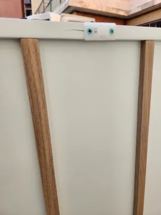 Estantería de madera y blanco