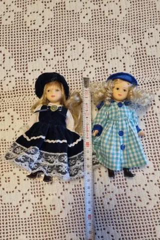Due bambole in ceramica