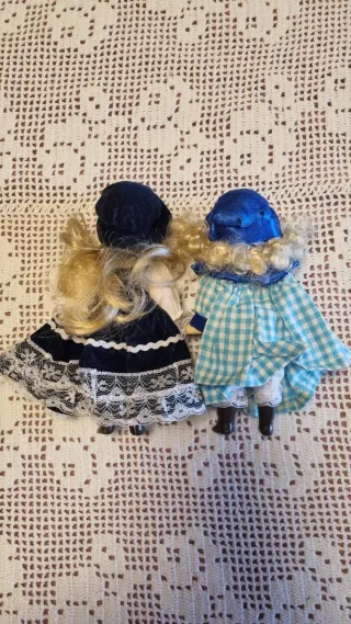 Due bambole in ceramica