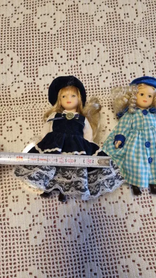 Due bambole in ceramica