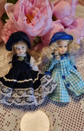 Due bambole in ceramica