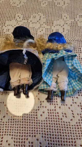 Due bambole in ceramica