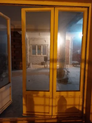 Balconera de madera y cristal