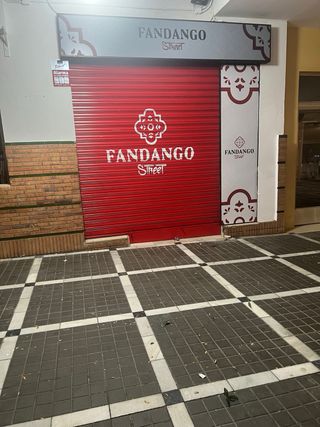 TRASPASO. Local en Huelva recién reformado.