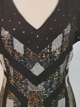 Vestido negro con lentejuelas y canutillo