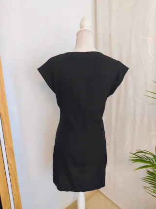 Vestido negro con lentejuelas y canutillo