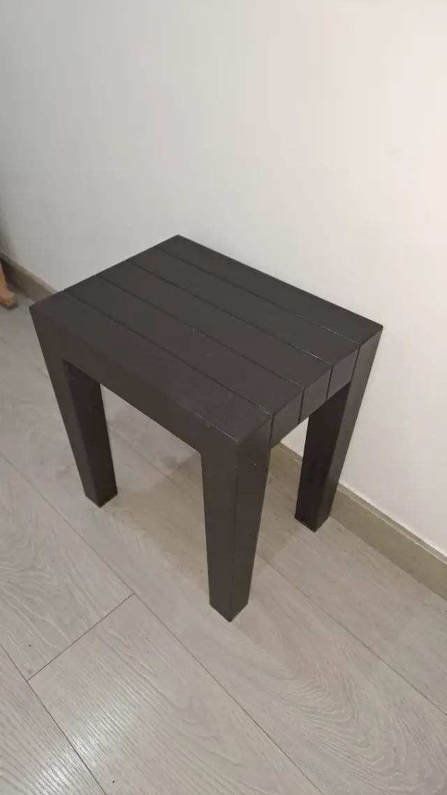 Taburete de plástico para interior o exterior