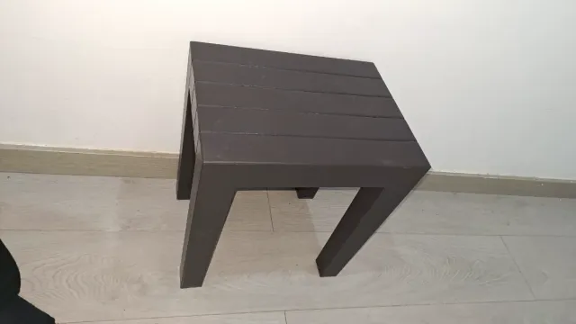 Taburete de plástico para interior o exterior