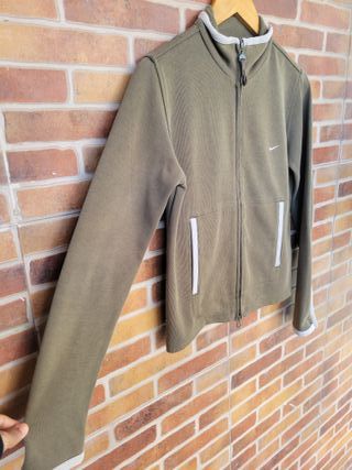 Chaqueta deportiva Nike verde oliva