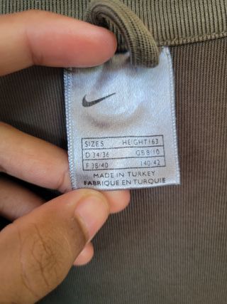 Chaqueta deportiva Nike verde oliva