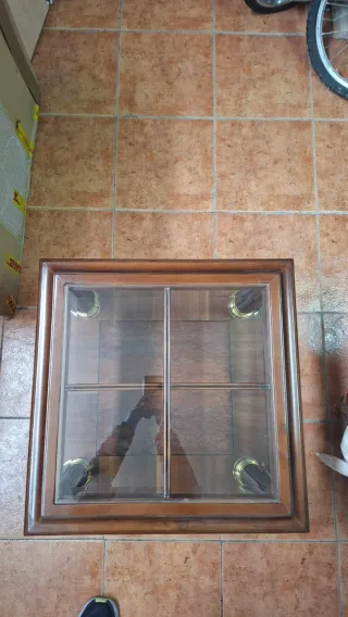 Mesa de centro de madera y cristal