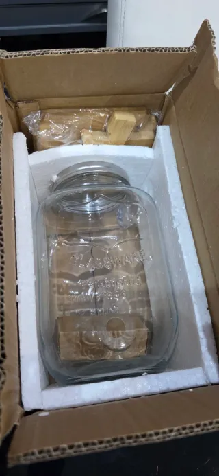 Botella Vidrio con Grifo 1898