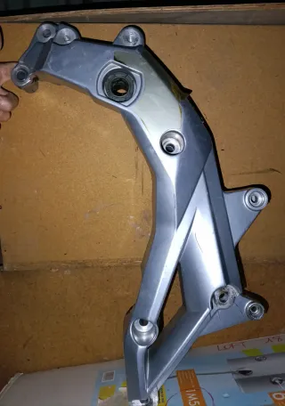 Panel Chasis Derecho Aprilia Dorsoduro