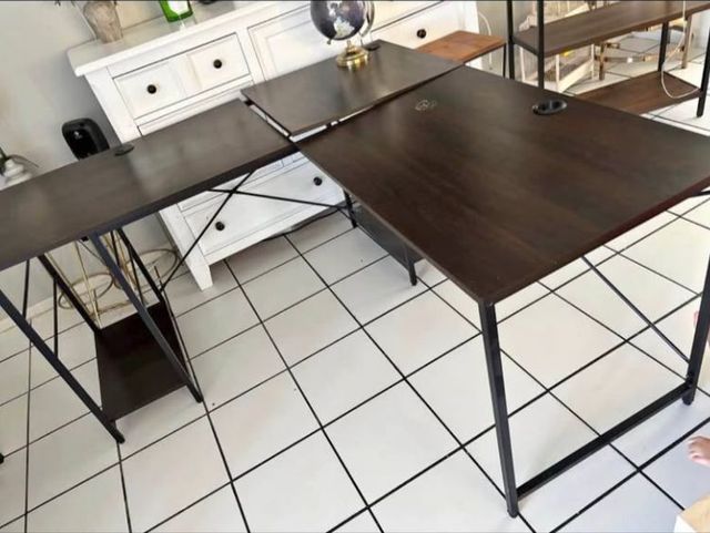 Scrivania modulare in legno e metallo