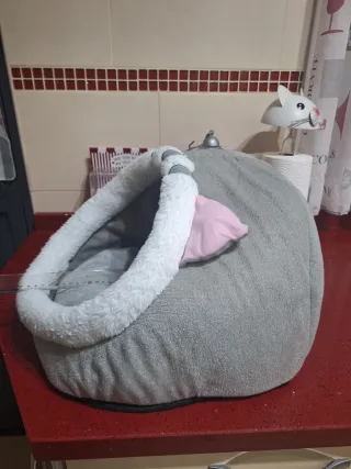 Casita para gatos gris y rosa