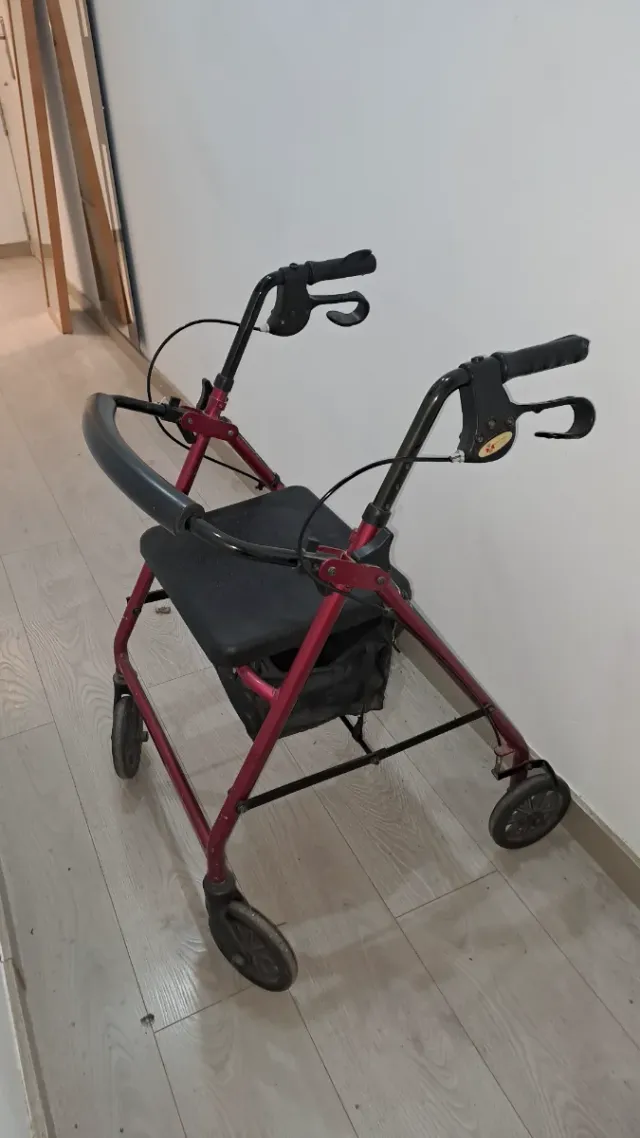 Andador Plegable con Asiento y Bolsa
