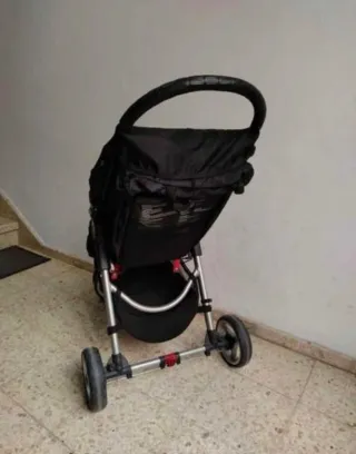Carrito de bebé negro