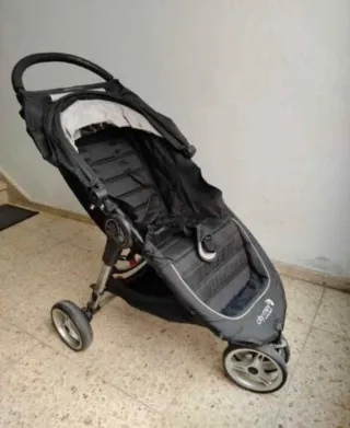 Carrito de bebé negro