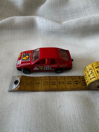 Coche Ford Sierra Guisval 1:64 Años 80