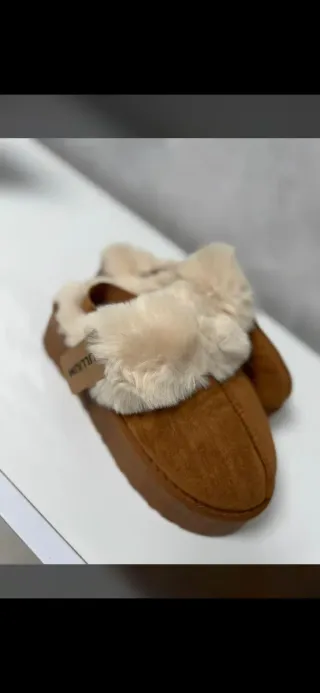 Zuecos marrones con forro de pelo