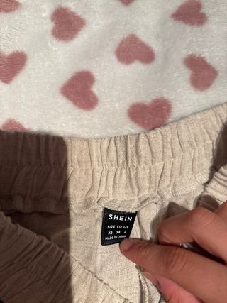 Conjunto beige y negro