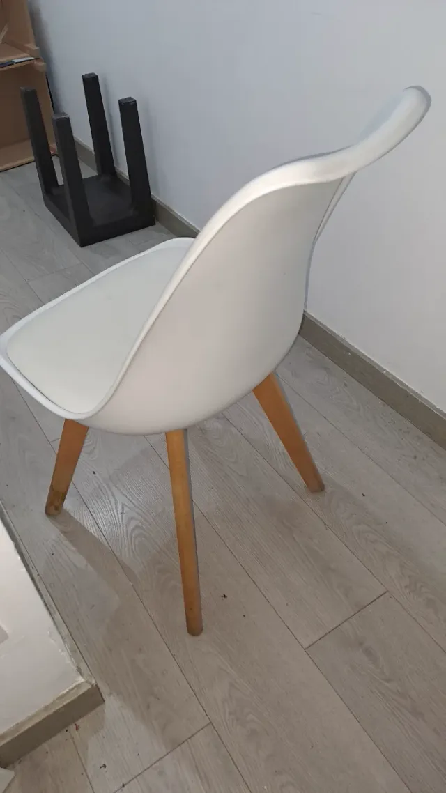 Silla nórdica blanca