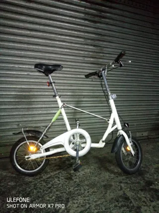 Bicicleta Plegable B-Fold en perfecto estado.