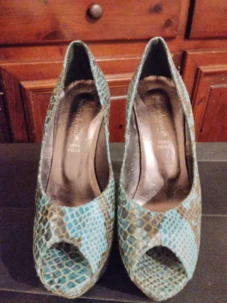 Décolleté con plateau e tacco alto