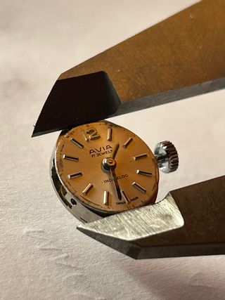 Avia (17 Jewels) Vintage - full argent - 15mm