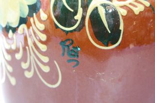 Cántaro, ánfora de cerámica pintada a mano. Firmada.