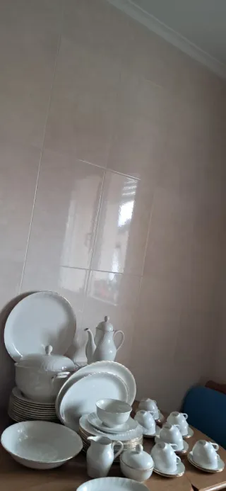 Vajilla de porcelana blanca completa