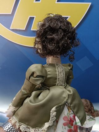 Bambole di porcellana 40 e 37 cm.