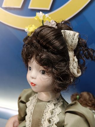 Bambole di porcellana 40 e 37 cm.