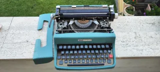 Macchina da scrivere Olivetti Lettera 32