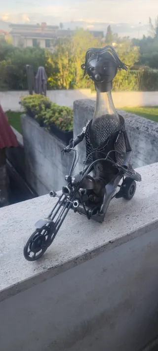 Portabottiglie in metallo stile moto