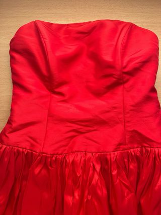 Vestido rojo vuelo strapless