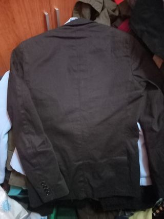 11- Chaqueta americana T48 negra Bershka